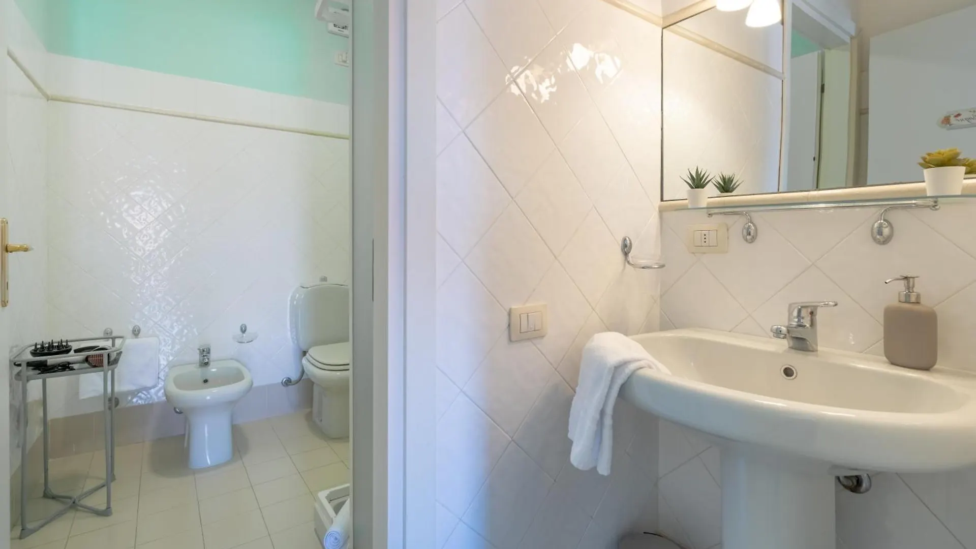 Novita' Seahorse House Spiaggia A 400M Wifi & Aria Condizionata Golfo Aranci Holiday home