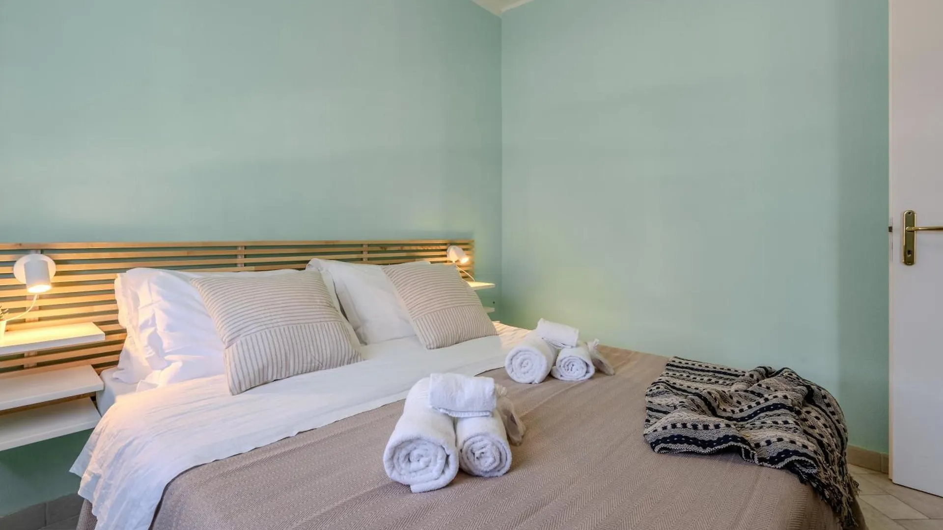 Novita' Seahorse House Spiaggia A 400M Wifi & Aria Condizionata Golfo Aranci Holiday home